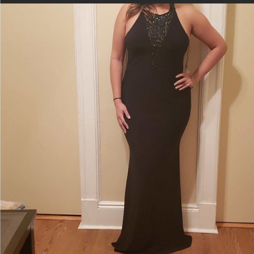 Size 14 Halter Style Black Classy Evening Gown - Picture 6 of 11